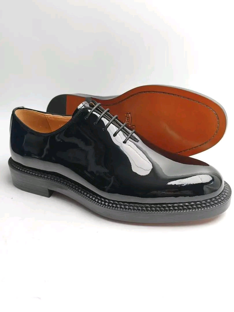 chaussure en verni cuire